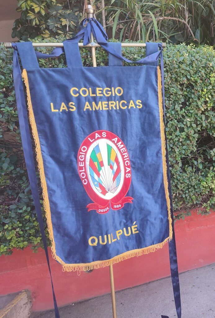 estandarte, colegio las américas Quilpué.